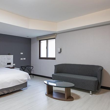 Hub Hotel - Songshan Airport Branch ไทเป ภายนอก รูปภาพ