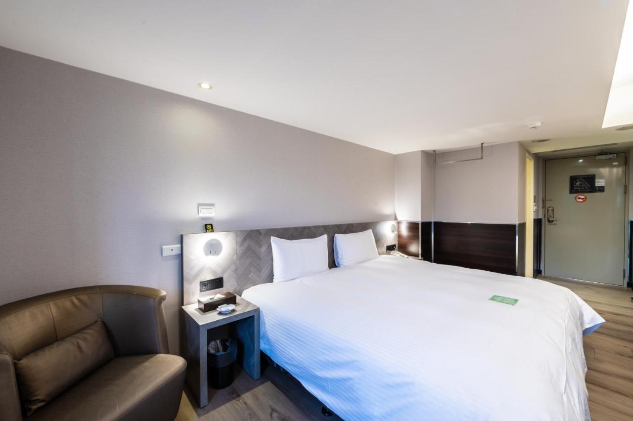 Hub Hotel - Songshan Airport Branch ไทเป ภายนอก รูปภาพ