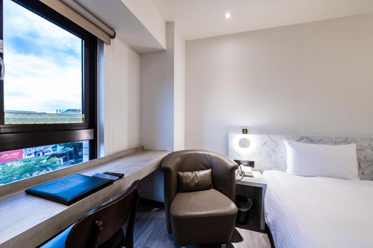 Hub Hotel - Songshan Airport Branch ไทเป ภายนอก รูปภาพ