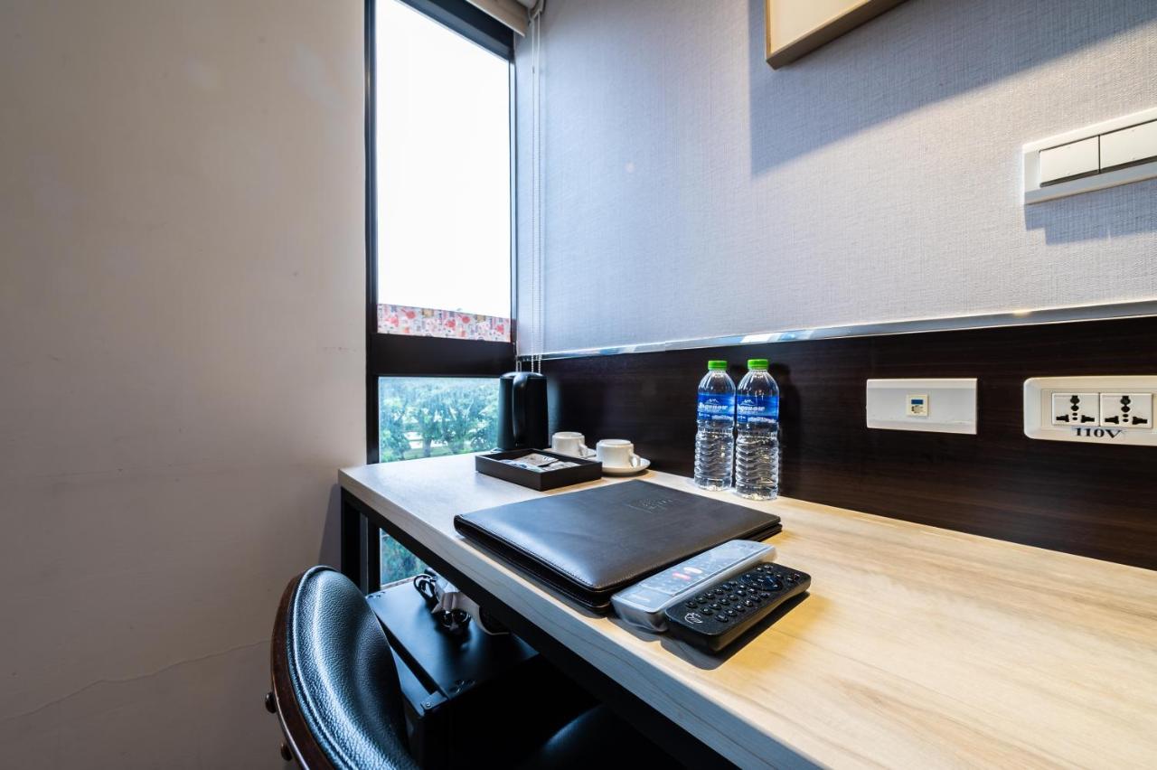 Hub Hotel - Songshan Airport Branch ไทเป ภายนอก รูปภาพ