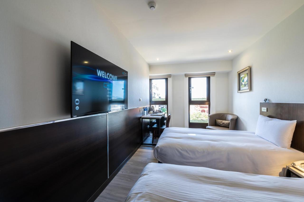 Hub Hotel - Songshan Airport Branch ไทเป ภายนอก รูปภาพ
