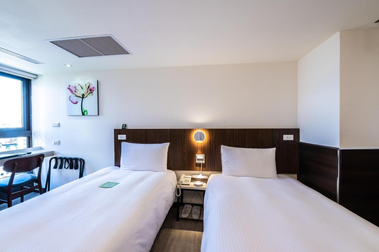 Hub Hotel - Songshan Airport Branch ไทเป ภายนอก รูปภาพ