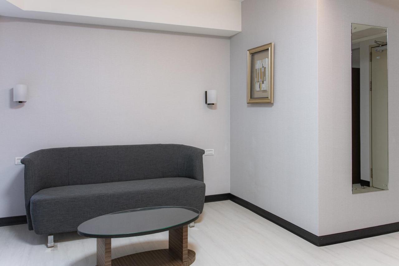 Hub Hotel - Songshan Airport Branch ไทเป ภายนอก รูปภาพ