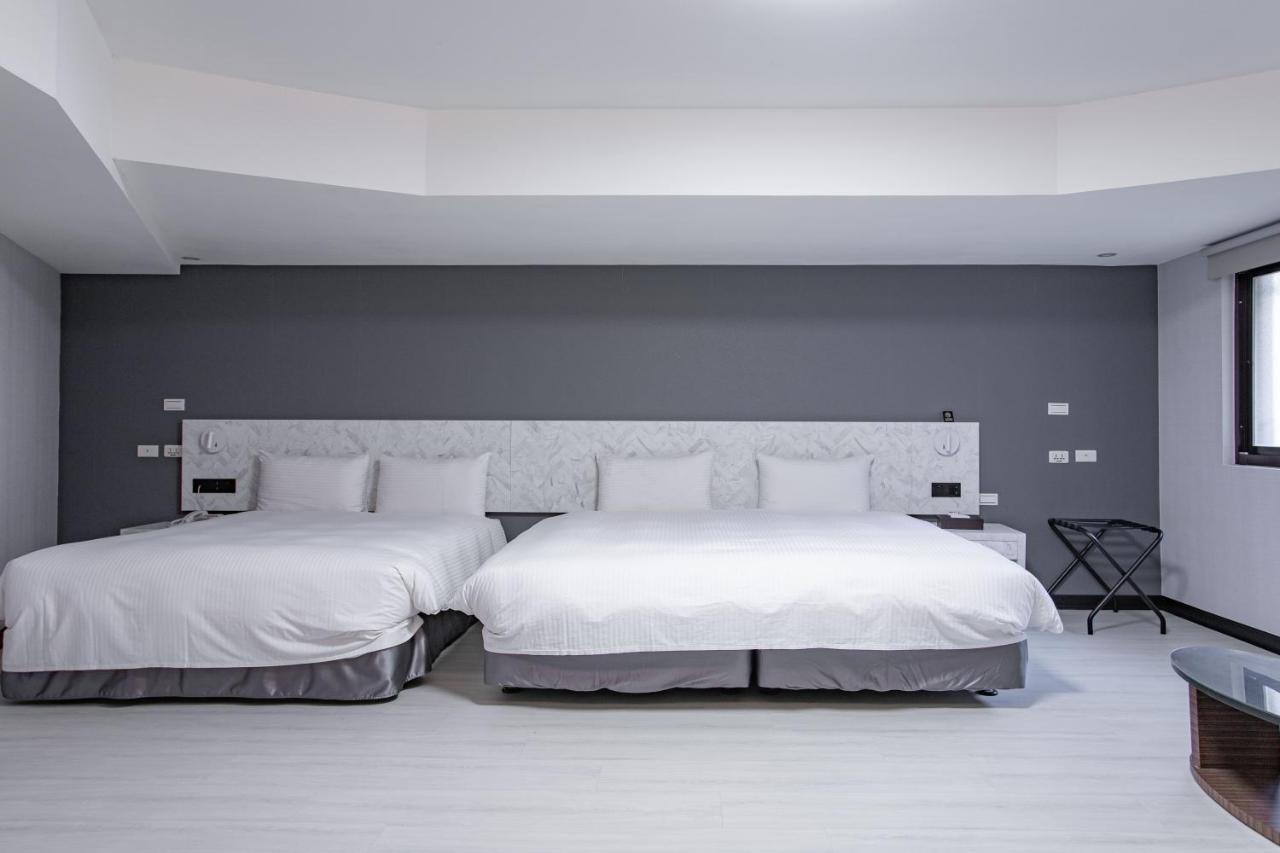Hub Hotel - Songshan Airport Branch ไทเป ภายนอก รูปภาพ