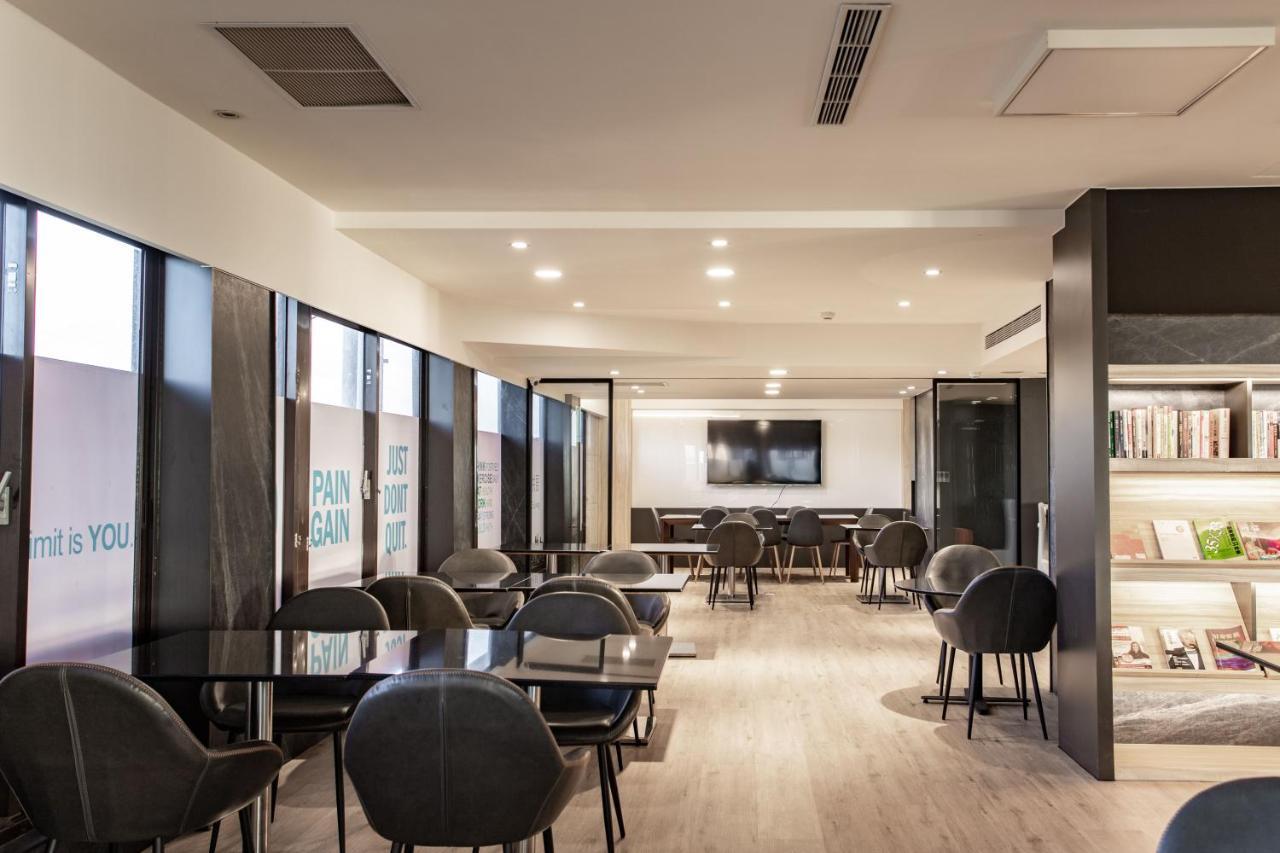 Hub Hotel - Songshan Airport Branch ไทเป ภายนอก รูปภาพ