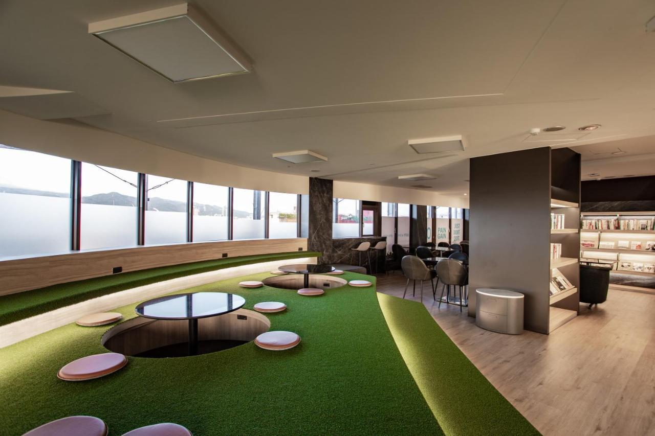 Hub Hotel - Songshan Airport Branch ไทเป ภายนอก รูปภาพ