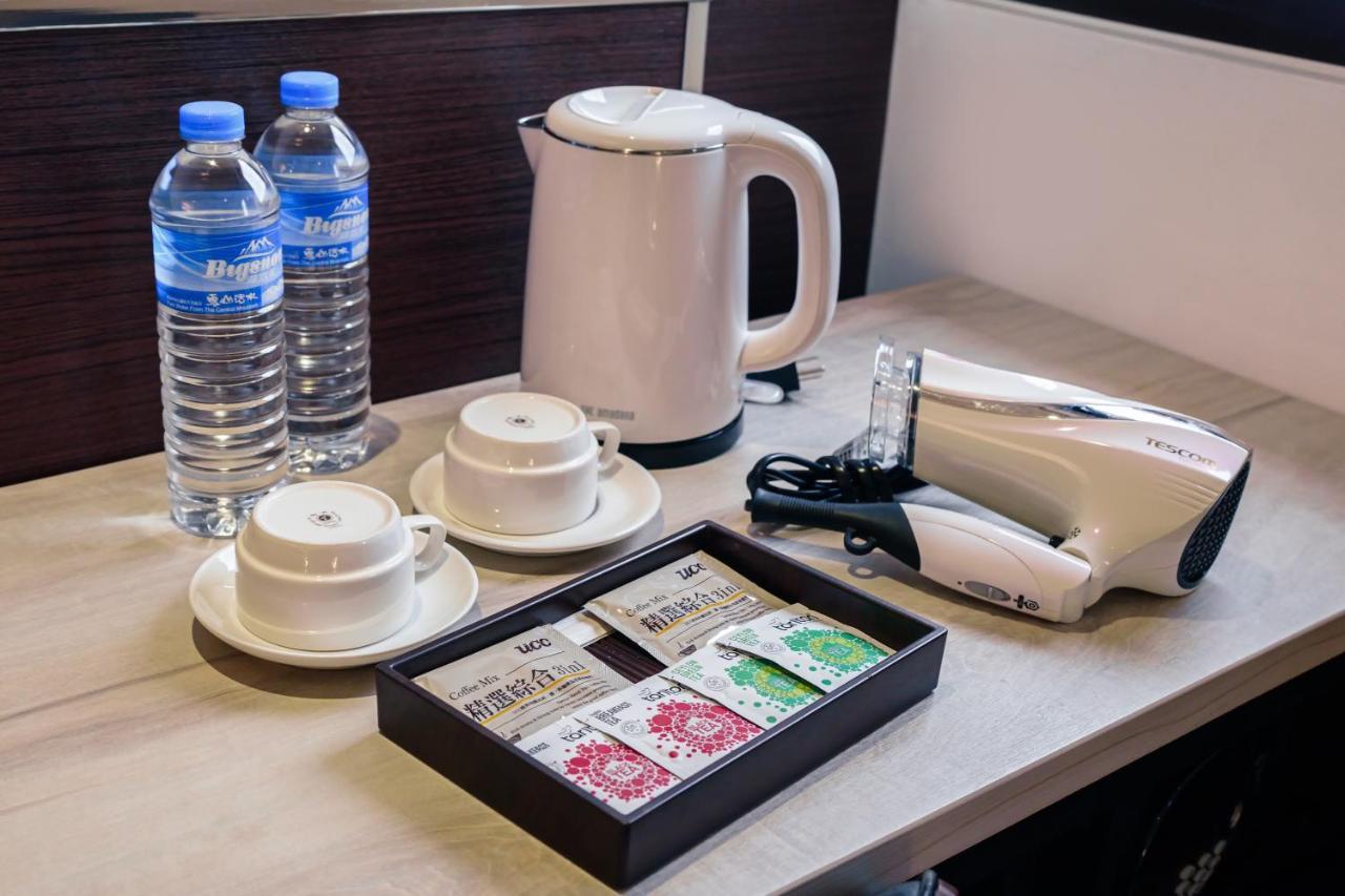 Hub Hotel - Songshan Airport Branch ไทเป ภายนอก รูปภาพ
